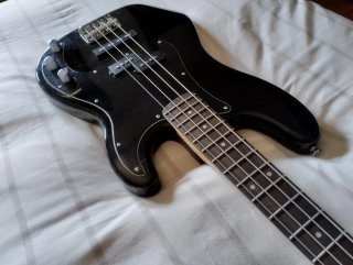Bajo Fender Squier Affinity