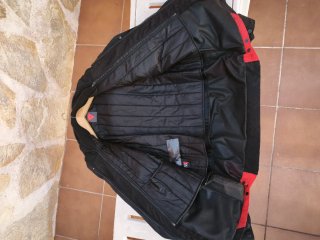 Chaqueta Dainese Moto Negra y Roja Touring