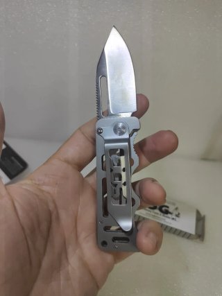 herramienta de corte gris
