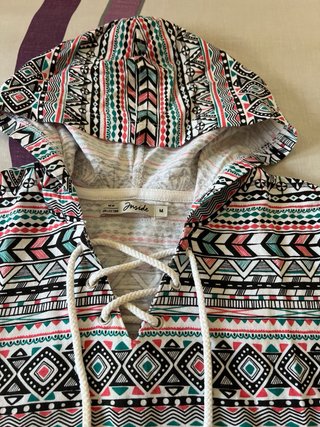 Camiseta estampada con capucha Inside mujer