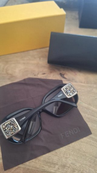 Gafas de sol Fendi mujer negras