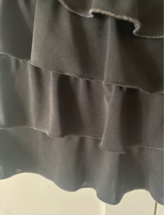 Falda Zara volantes negra