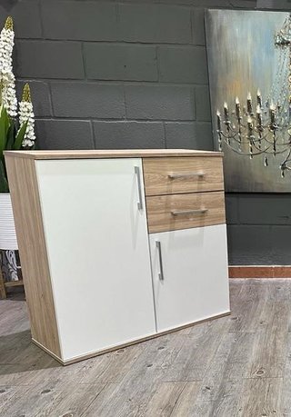 Mesa comedor con 4 sillas y aparador