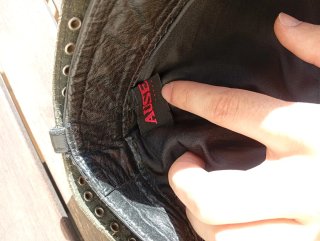 Pantalón de cuero negro