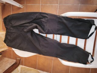 Cazadora de moto negra marca PREXPORT.