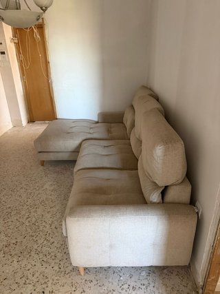 Sofá chaise longue beige tela.
