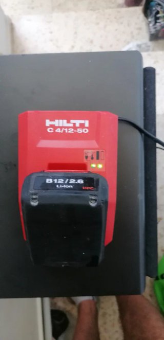 Batería y Cargador hilti B12/2.6