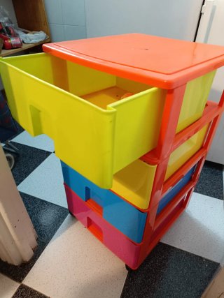 Cajonera de plástico multiusos con ruedas