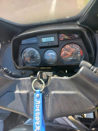 Suzuki GSX 1100 F - Moto Deportiva