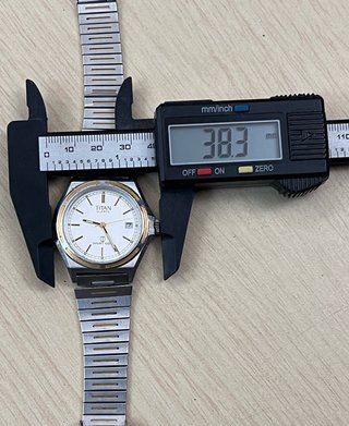 Reloj Titan Sport Cuarzo Acero Dorado