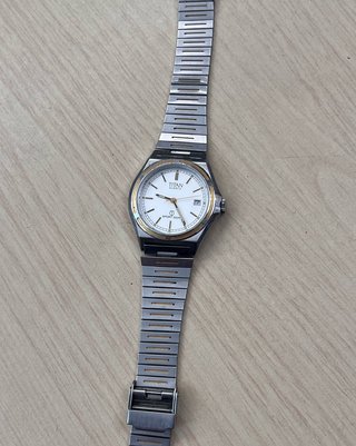 Reloj Titan Sport Cuarzo Acero Dorado