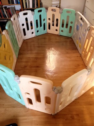 Parque infantil bebé / barreras de juego (Gràcia)