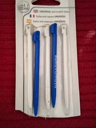 Accesorios Nintendo DS: Stylus, Cargador y Más