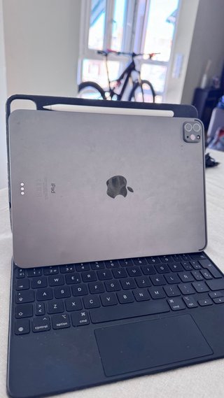 iPad Pro 11 2ª Gen 256GB + Teclado + Lápiz