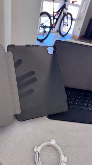 iPad Pro 11 2ª Gen 256GB + Teclado + Lápiz
