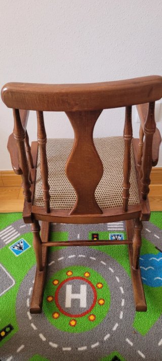 Mecedora infantil de madera
