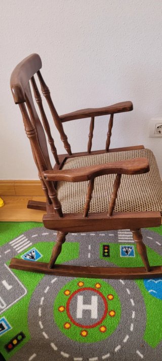 Mecedora infantil de madera
