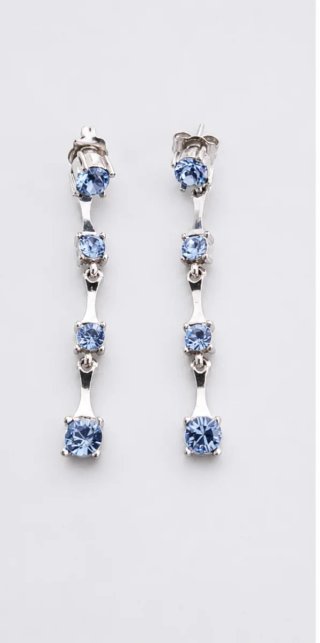 Pendientes largos plateados con cristales azules