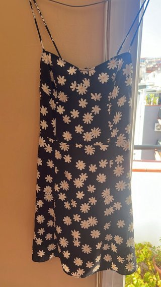 Vestido de verano con estampado de margaritas