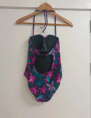 Bañador mujer negro y floral