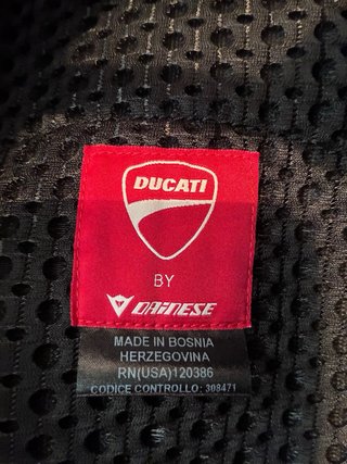 Chaqueta de moto Ducati Negra y Roja