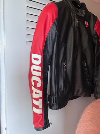 Chaqueta de moto Ducati Negra y Roja