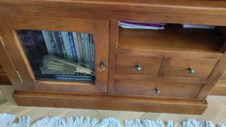 Mueble salón madera cerezo y cristal