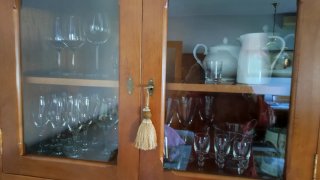 Mueble salón madera cerezo y cristal