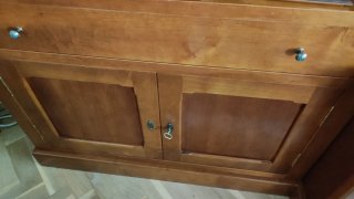 Mueble salón madera cerezo y cristal