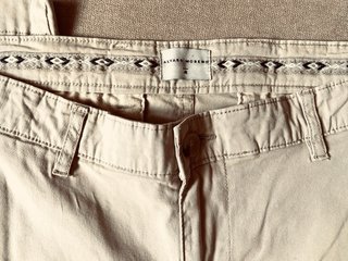 PANTALÓN CARGO EN COLOR BEIGE
