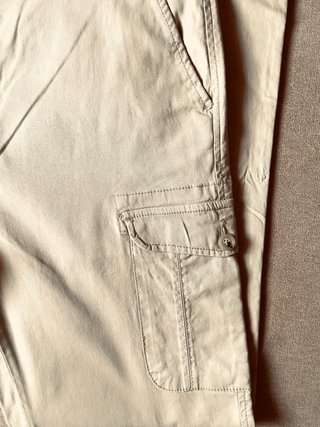 PANTALÓN CARGO EN COLOR BEIGE