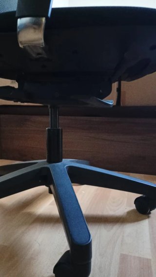 Silla de oficina ergonómica negra