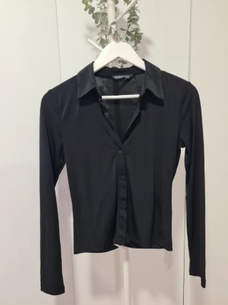 Camisa Negra Manga Larga Stradivarius Talla S