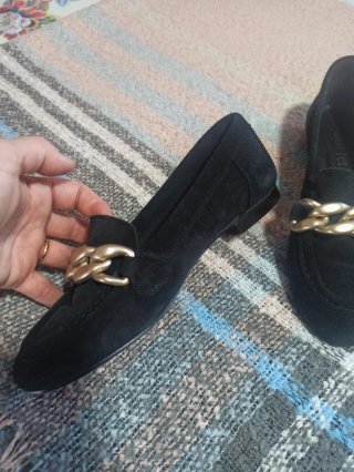 Manoletinas negras talla 37 con cadena dorada