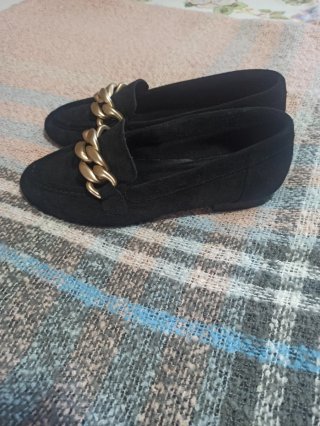 Manoletinas negras talla 37 con cadena dorada