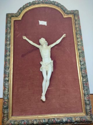 Antiguo Cristo con Marco Época para restaurar