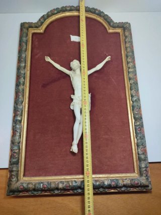 Antiguo Cristo con Marco Época para restaurar