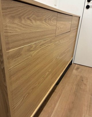 Aparador de madera y metal