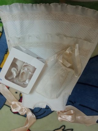Conjunto vestido y zapatos recién nacida