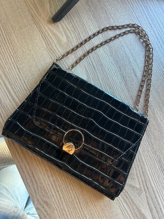 Bolso negro efecto piel cocodrilo