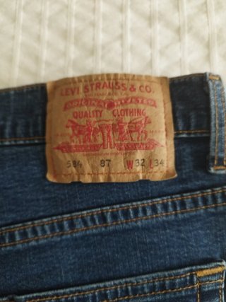 Pantalón vaquero Levis acampanado