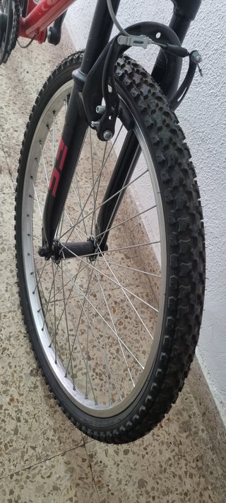 Bicicleta Roja con Cesta y Accesorios