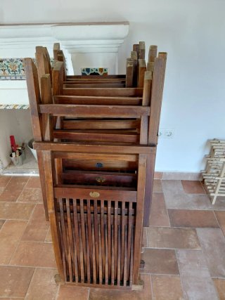 Lote de 12 Sillas plegables de teka. Marca Viva