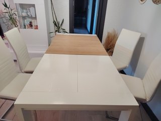 Mesa y 4 Sillas Comedor