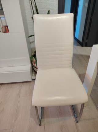 Mesa y 4 Sillas Comedor