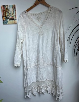 Vestido ibizenco blanco bordado y encaje