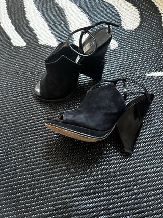 Sandalias cuña Jimmy Choo ante negro T39