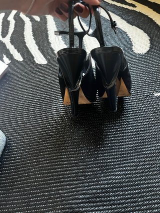 Sandalias cuña Jimmy Choo ante negro T39