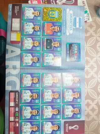 Álbum Panini Mundial Qatar 2022 completo.
