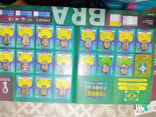 Álbum Panini Mundial Qatar 2022 completo.